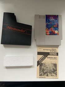 Sistema de entretenimiento Nintendo NES Tetris ASI versi&oacute;n asi&aacute;tica CIB caja original manual