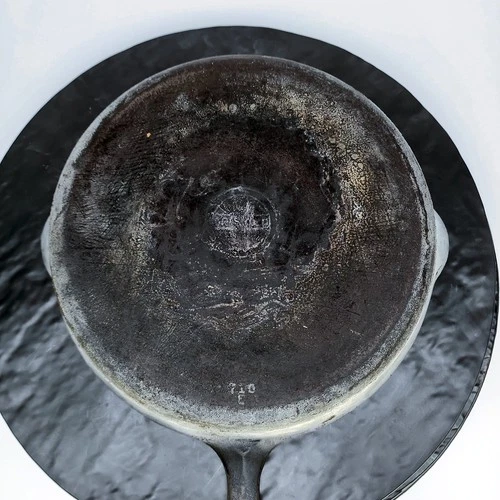 Griswold No 9 Cast Iron Skillet 710 E Medium Logo Erie PA Vintage Uncleaned