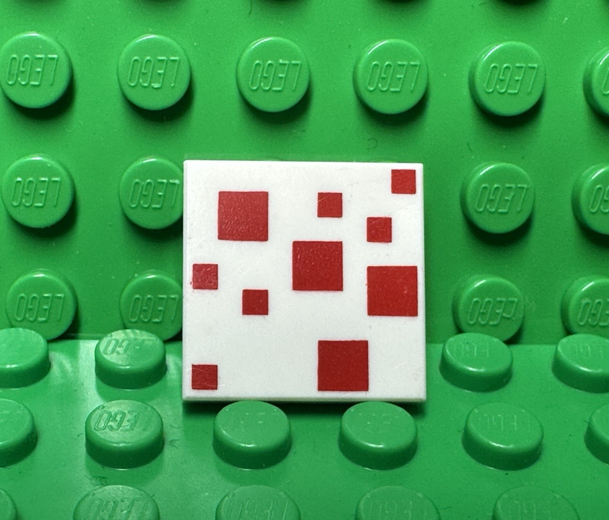 LEGO Minecraft White Tile 2 x 2 with Red Squares Pattern (Cake