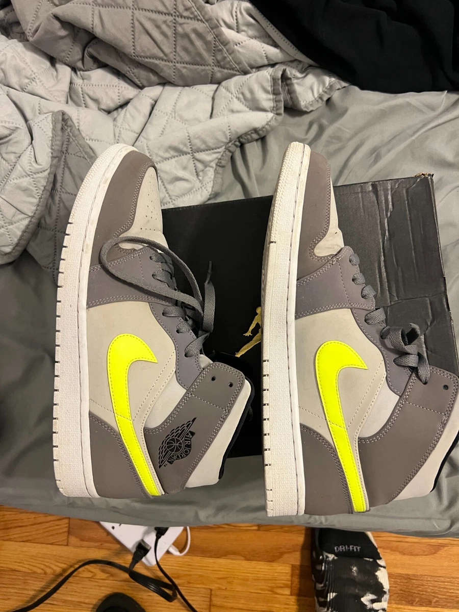 Preços baixos em Jordan 1 Mid Gunsmoke Volt | eBay