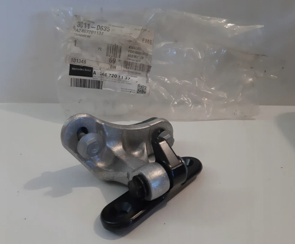 NEW MERCEDES-BENZ CLA C117 FRONT LEFT UPPER DOOR HINGE A2467201137 