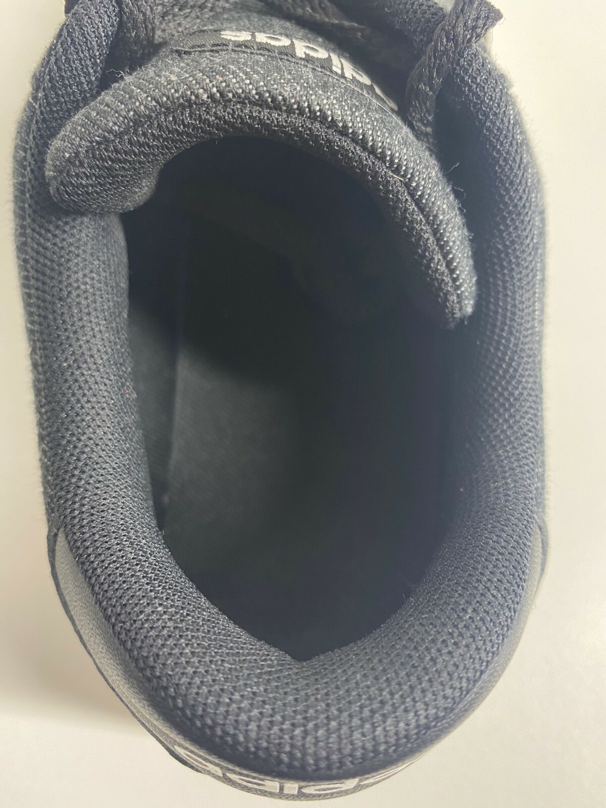 SAOLA Sneakers Adidas uomo 7 nere con suola bianca tela basse AW4545 stringate