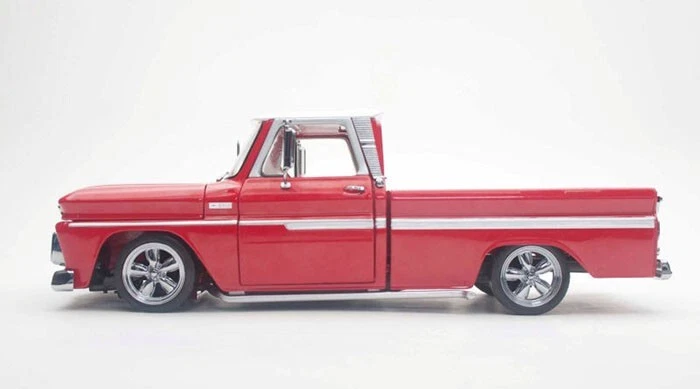 1:18 Sun Star 1965 Chevy C10 Styleside PickUp LowRider red SS1365