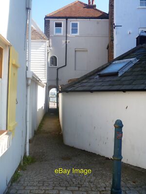 Foto 6x4 Deal Features [3] From Middle Street, this alleyway, one of man c2021