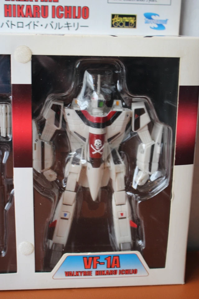 2006 Macross 1/100 Scale VF-1A Valkyrie Hikaru Ichijo 3-Mode Transformer - Image 3 of 4
