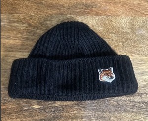 帽子 Maison Kitsune Chillax Fox Patch Beanie Maison Kitsuné - Bold Fox Head Patch Ribbed Beanie | HBX