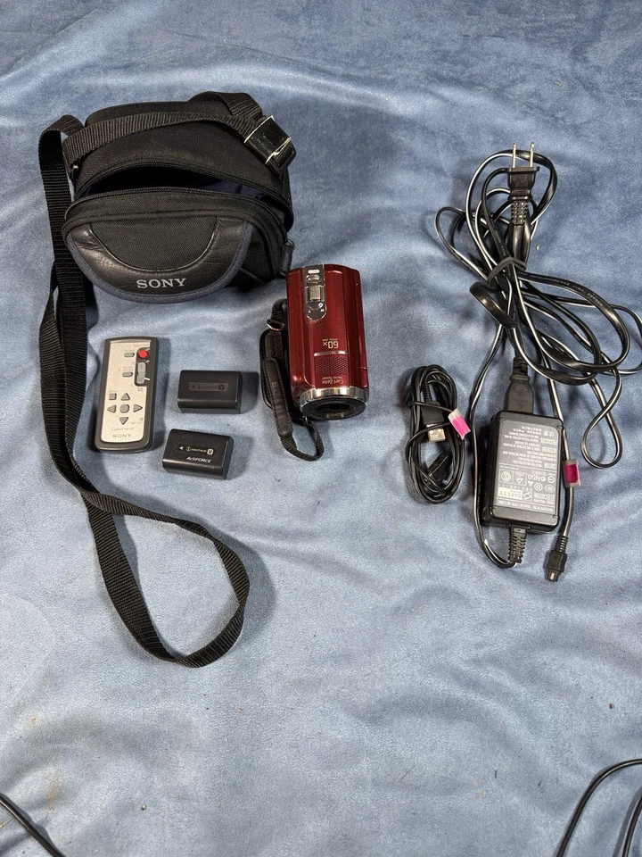 Sony Handycam DCR-SR68 80GB HDD Camcorder Case & Access. in Photos - Image 3 of 4
