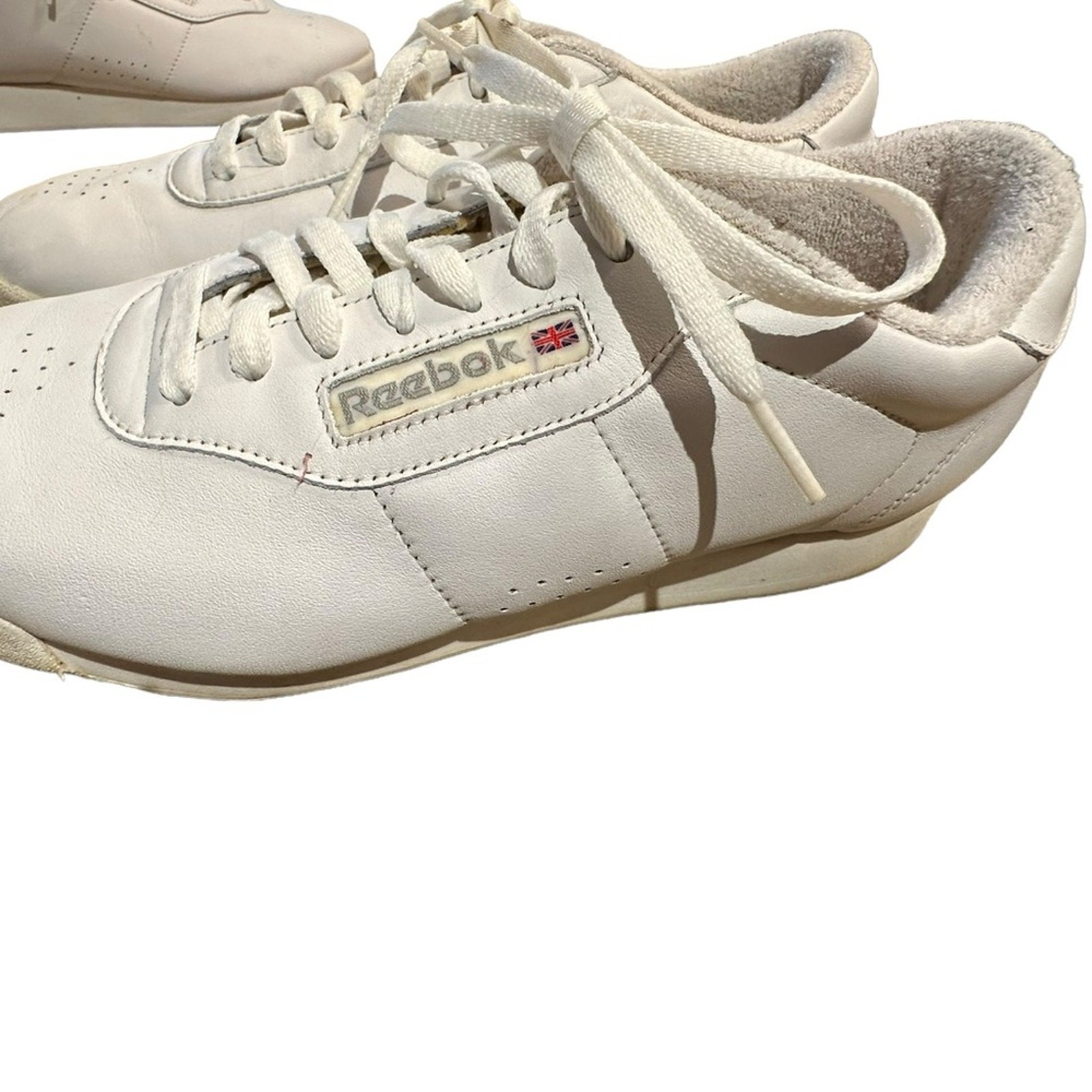 Reebok Classic White Leather Sneakers in a Womens Size 10 thumbnail 2