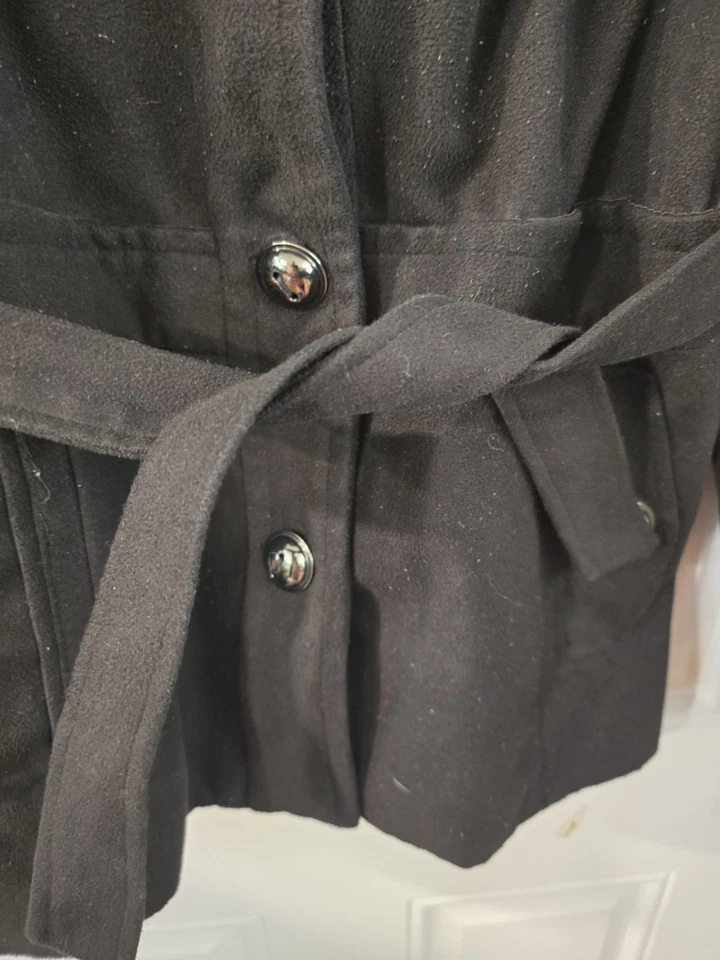 Chaqueta con cinturón negra elegante y acogedora con sobre rosa grande para mujer #14 Foto 4 de 4