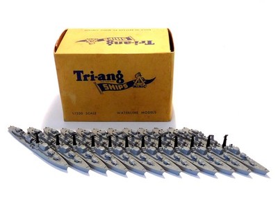 12x TRI-ANG M771 Daring Class Fleet Escorts in OVP 1:1200 S02002-07-18