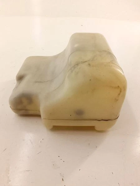 Mitsubishi Montero 2001 depósito de refrigerante contenedor bañera OEM  Foto 3 de 4