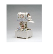 COLLECTIBLE PORCELAIN KITTEN IN MAILBOX "MEMORY " MUSIC BOX-NIS