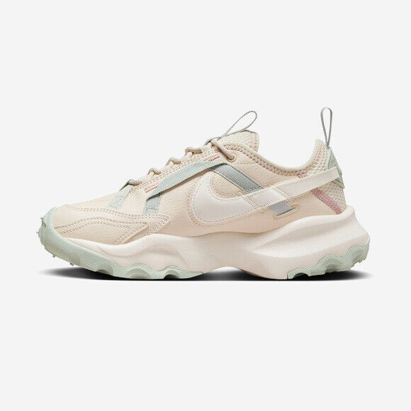 Nike TC 7900 - Light Orewood Brown DD9682-102 / Womens Shoes Nike TC 7900 - Light Orewood Brown DD9682-102 / Womens Shoes