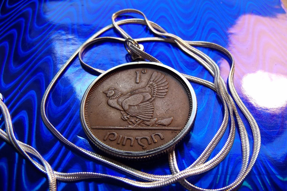 1933 Antique IRISH Harp, Pingin Coin Pendant on a 26" .925 Silver Snake Neckace - Image 2 of 4