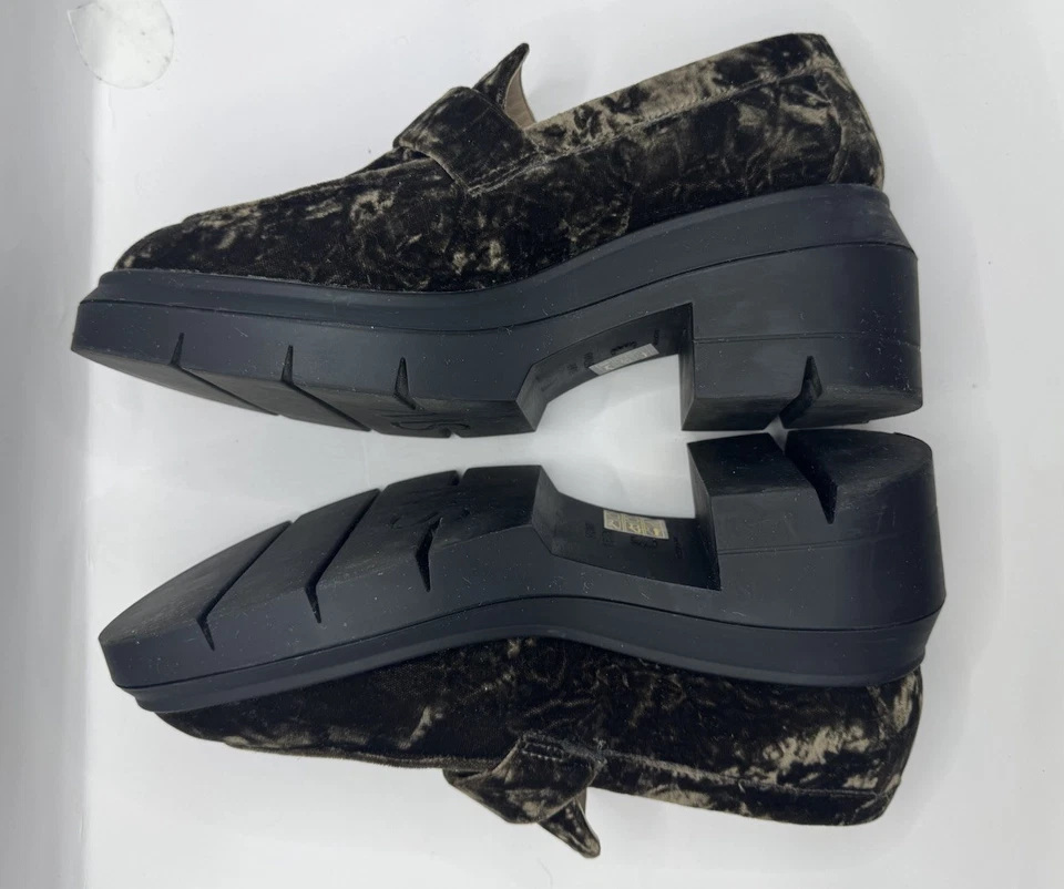 Mocasín Stuart Weiztman Aiden Rise suela gruesa terciopelo topo aplastado 6,5 B Foto 3 de 4