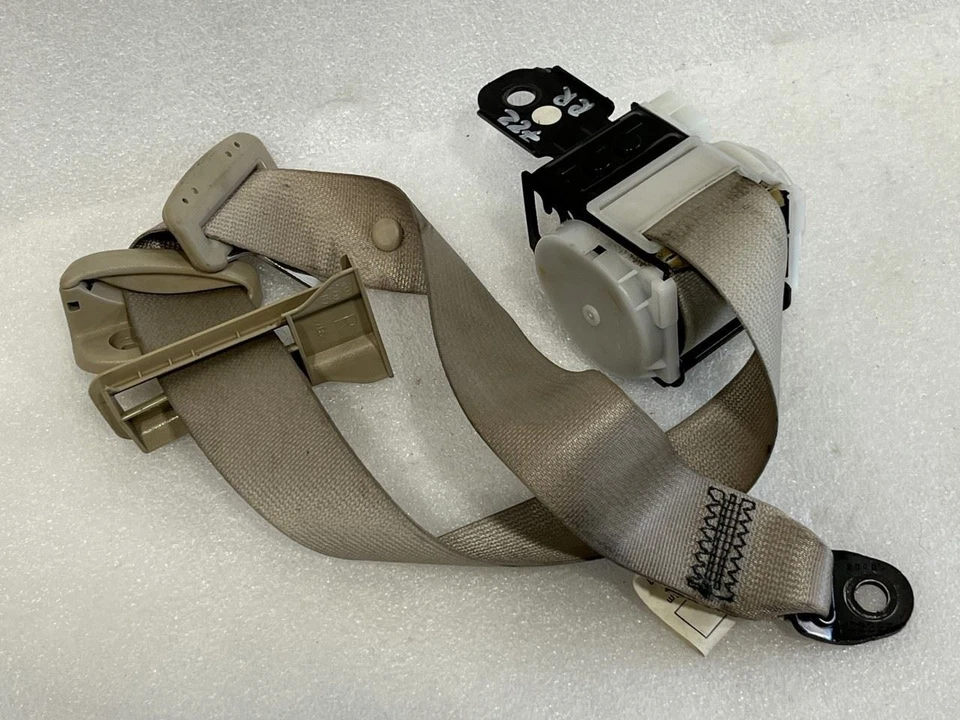 2001 2002 2003 2004 2005 LEXUS GS300 GS430 CINTURÓN DE SEGURIDAD TRASERO DERECHO MARFIL LE02 Foto 2 de 4