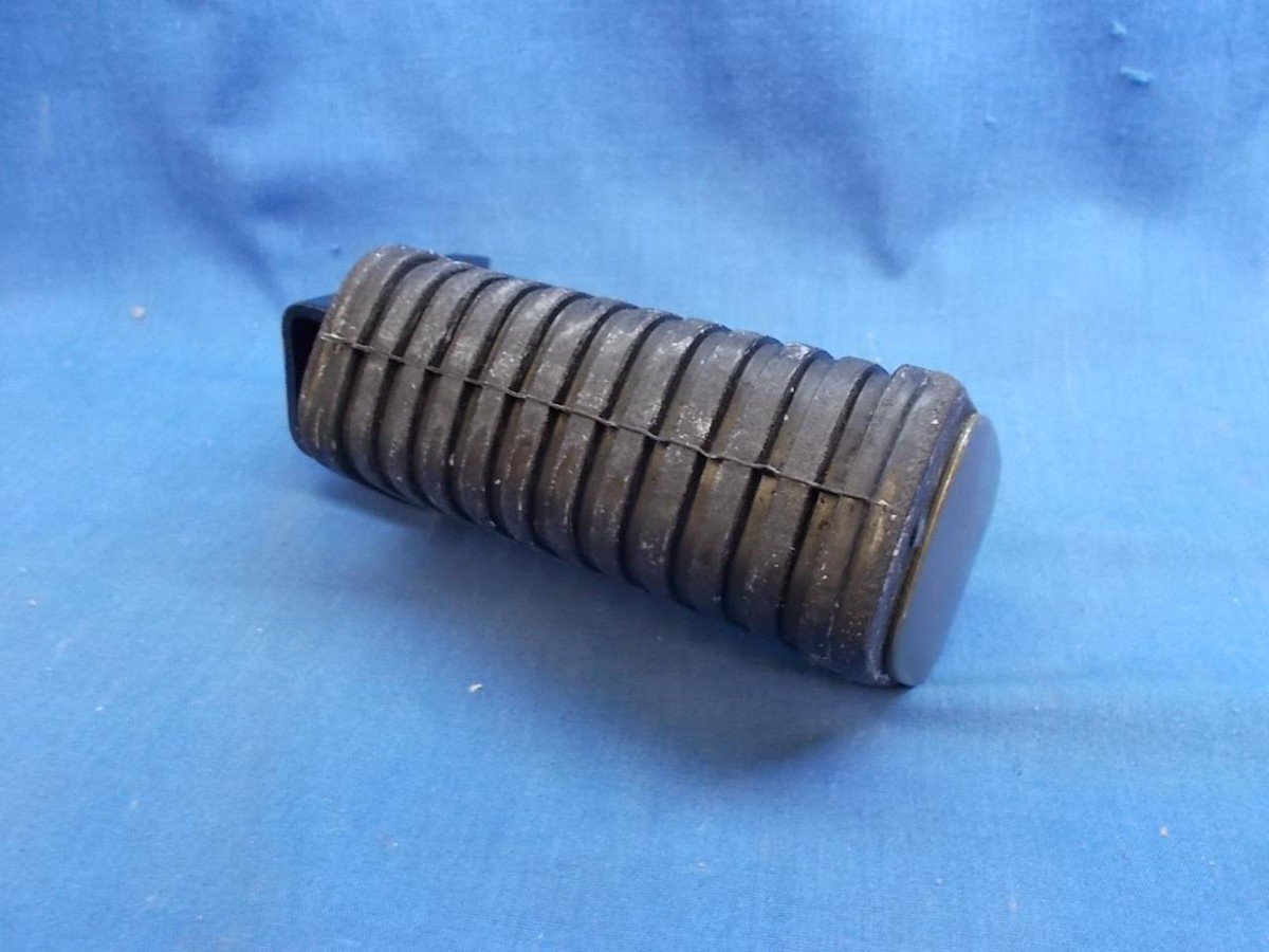 Yamaha 1T4-27440-00. OEM RH Rear Footrest. Fits Yamaha XS750(77-79