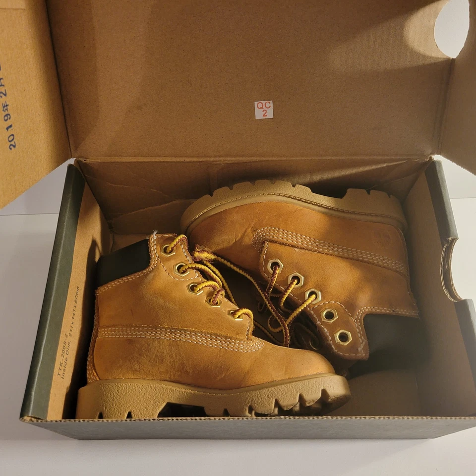 Botas impermeáveis Timberland Toddler Premium 6" trigo nobuck modelo 10860 tamanho 5 - Imagem 3 de 4