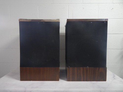 Vintage Pair of Bose 501 Speakers