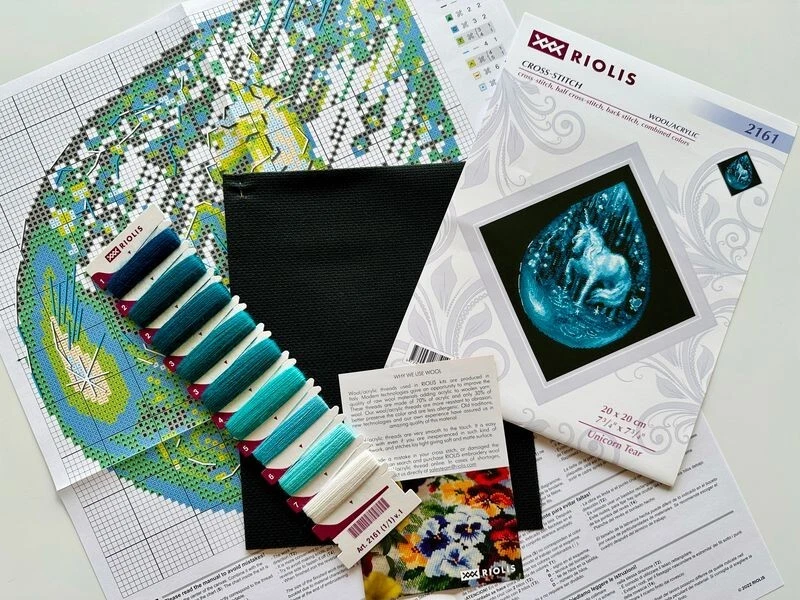 Kit de punto de cruz contado RIOLIS 2161 lágrima de unicornio - en bosque azul y mágico Foto 3 de 4