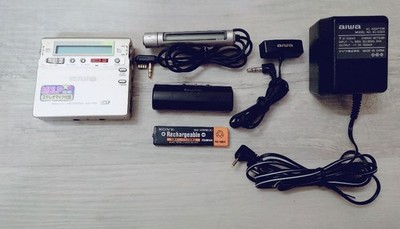 AIWA AM-F90 MiniDisc Recorder Silver Recording OK w/Stereo Mic from JAPAN