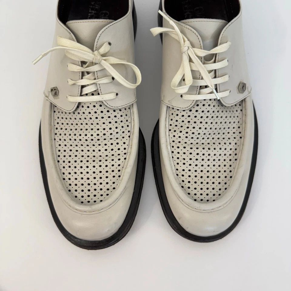 Zapatos con cordones Gianni Versace vintage de cuero perforado calzado blanco para hombre 11 Foto 4 de 4