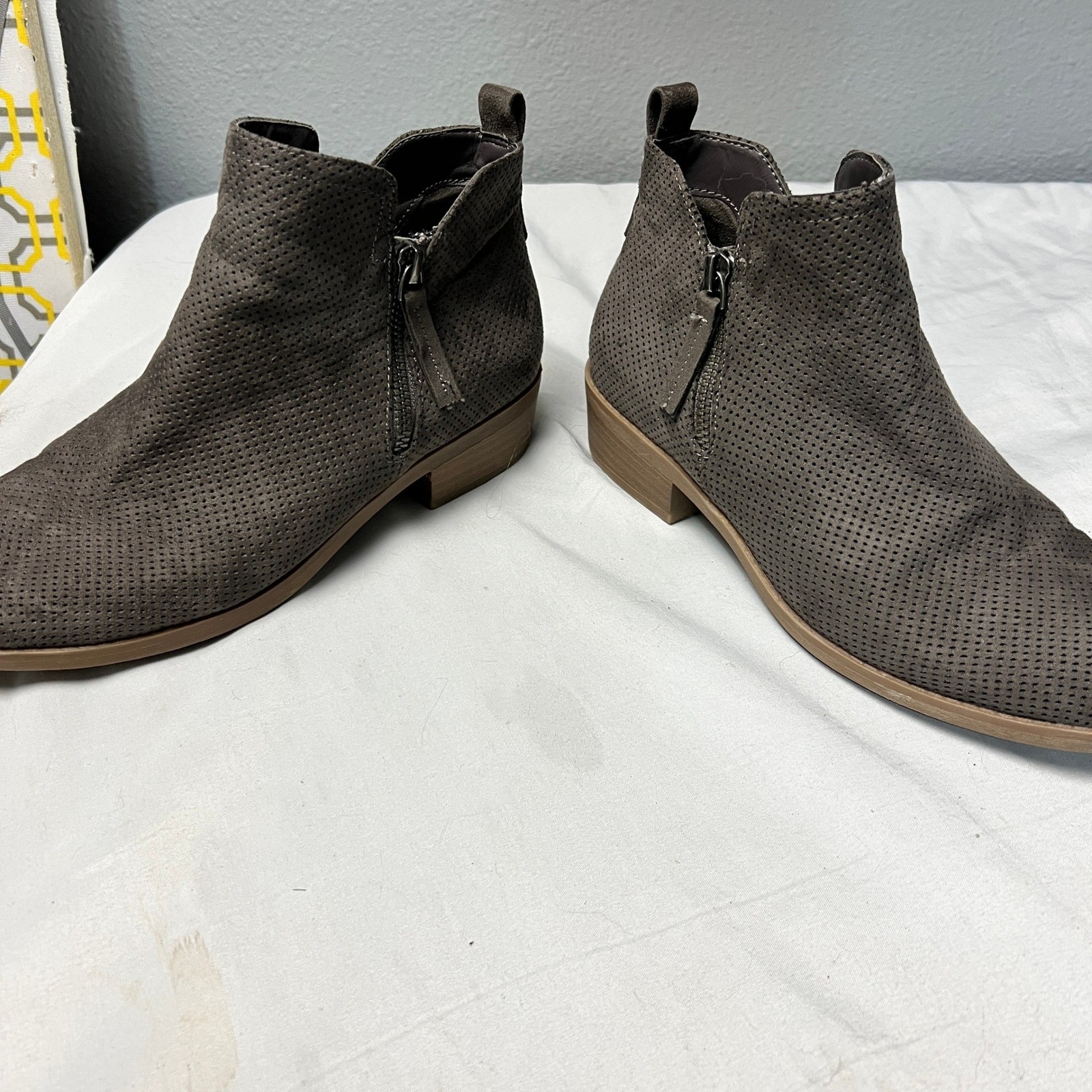 Universal Thread Gray Perforated Ankle Boots Side… - image 6