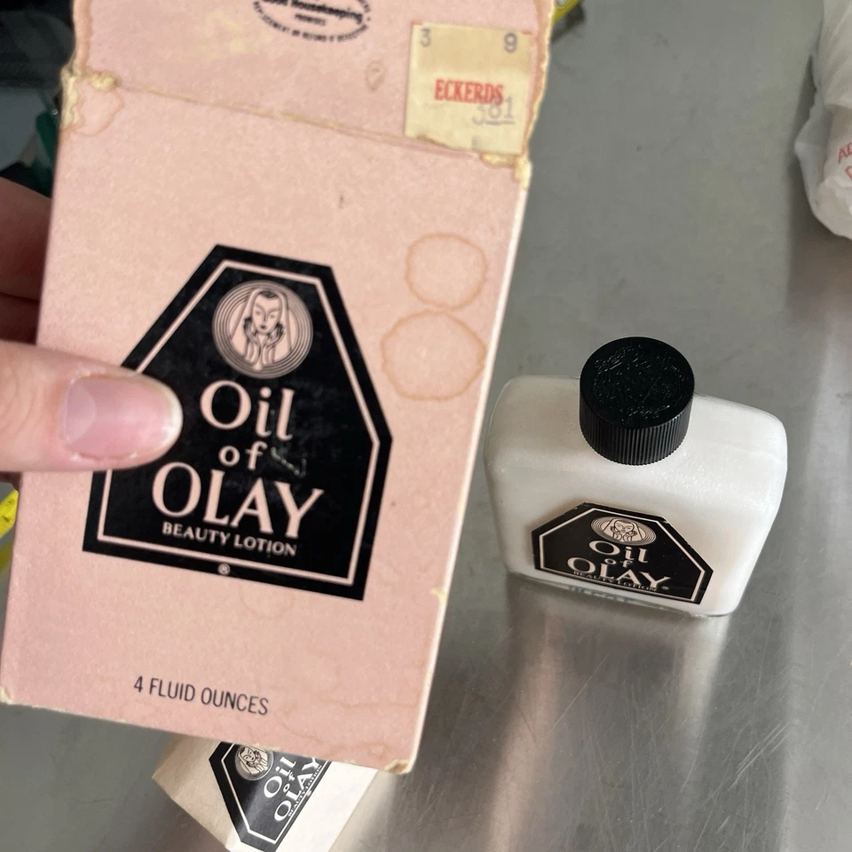 Botella de aceite de Olay de 4 oz en caja (manchada) nueva vintage años 80 rara encontrar coleccionable Foto 2 de 4