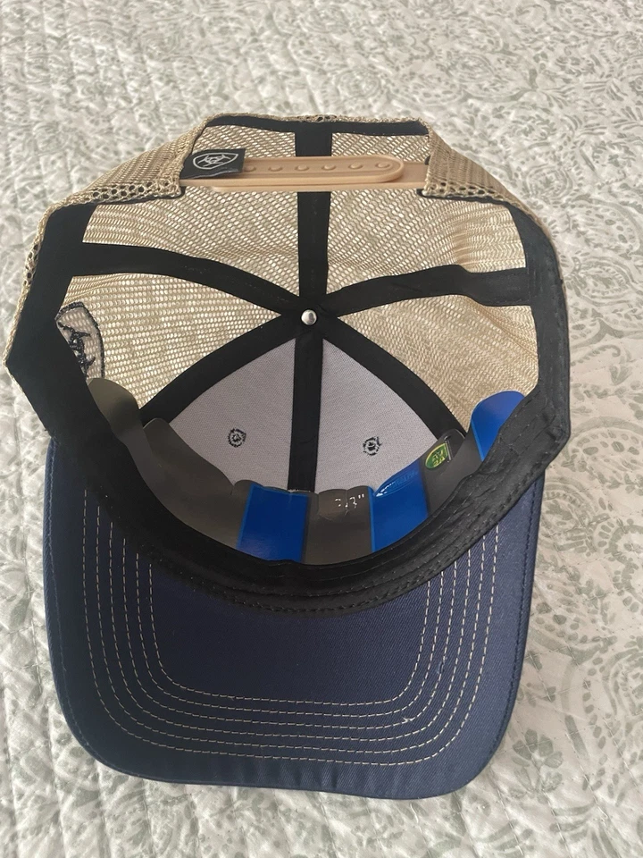 Ariat 男式盾牌标志网眼背面可调帽 — 第 3/3 张图片