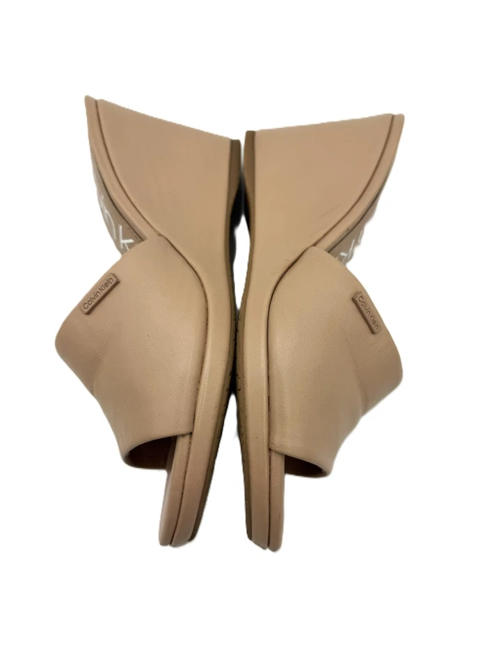 Sandalias de cuña para mujer Calvin Klein Britta de cuero napa arena del desierto talla 7,5-M Foto 3 de 4