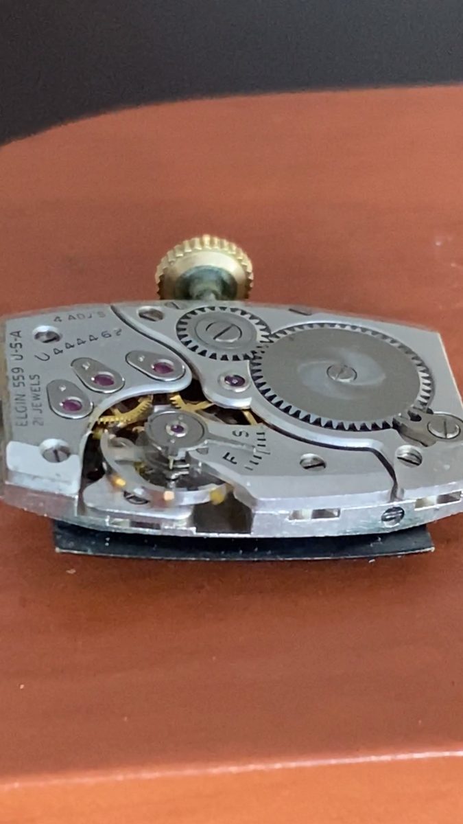 VINTAGE UNISEX LORD ELGIN DRIVERS WRIST WATCH, CAL. 559, KEEPING