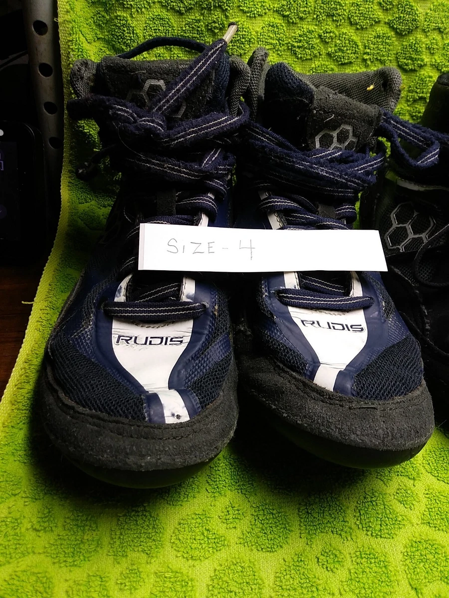 Boys wrestling deals shoes size 3