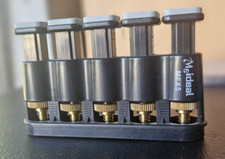 MYIDEAL MFX5 FINGER TRAINER. FOR STRENGTH AND DEXTERITY.