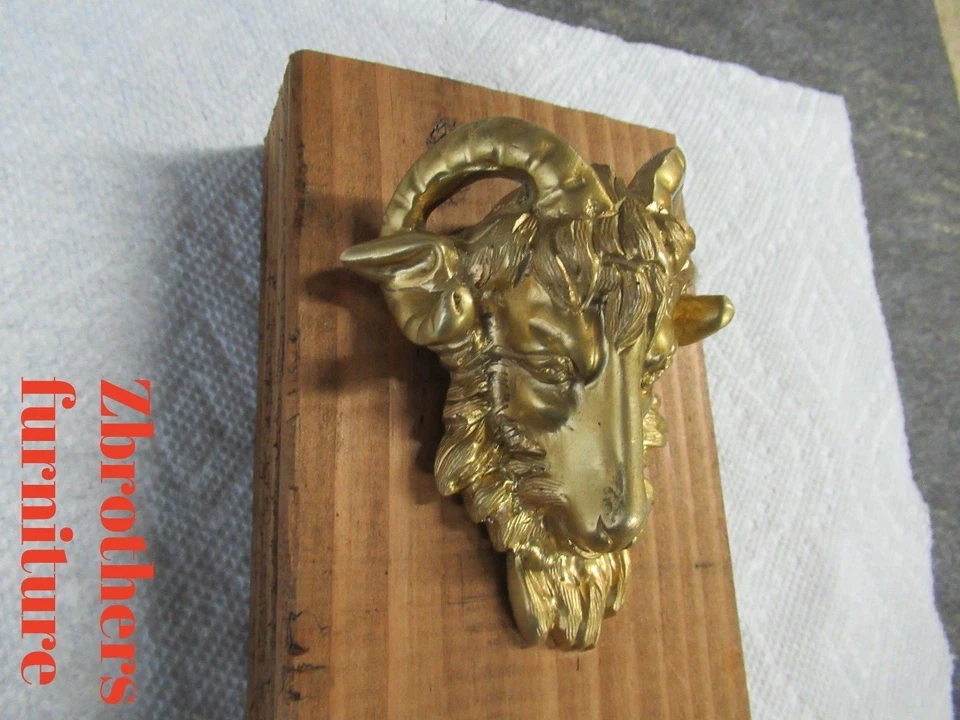 De colección Latón Ormolu Rams Cabeza de Cabra Herrajes Perilla de Tirar Mango Cómoda Cómoda Foto 3 de 4