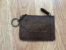 Cartera de cuero para monedas de crédito Frye Melissa llavero gris