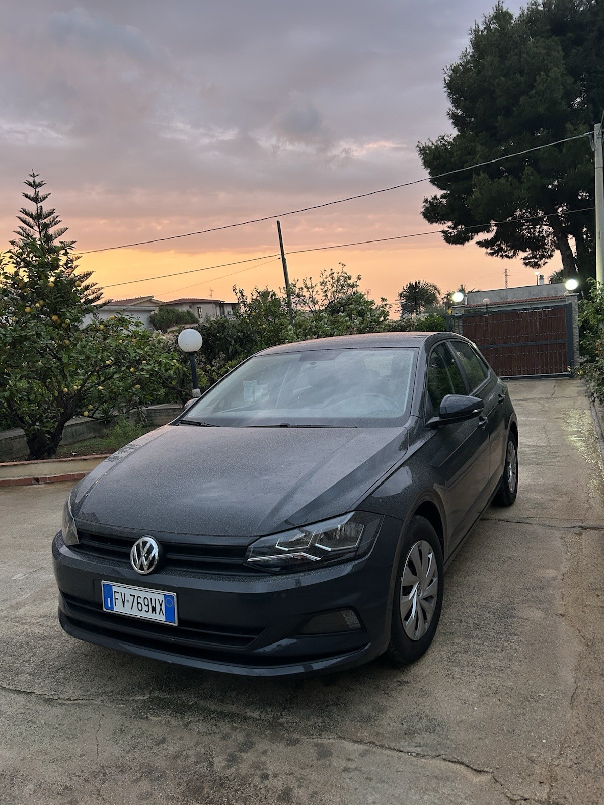 Volkswagen Polo 1.0 Benzina usata in vendita foto 3