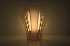 Grand Vase Art Deco Eventail Gratte-Ciel Verre Presse Rose Satine