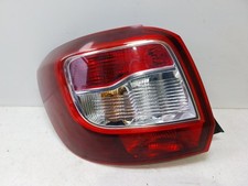 2016 DACIA SANDERO RHD HECK-/RÜCKLEUCHTE AN KAROSSERIE LINKE SEITE 265550577R