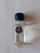 Miniature parfum Ëau de Gïvênchy  5 Ml pleine sans boite