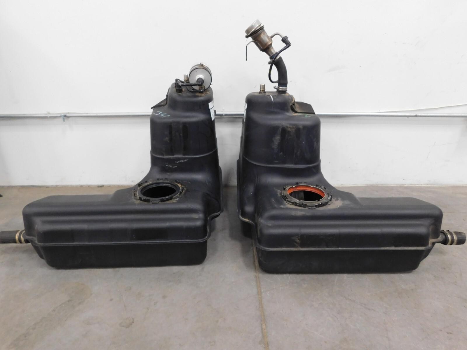 2012 08 09 10 11 Audi R8 GT V10 Fuel / Gas Tanks #00228 I3