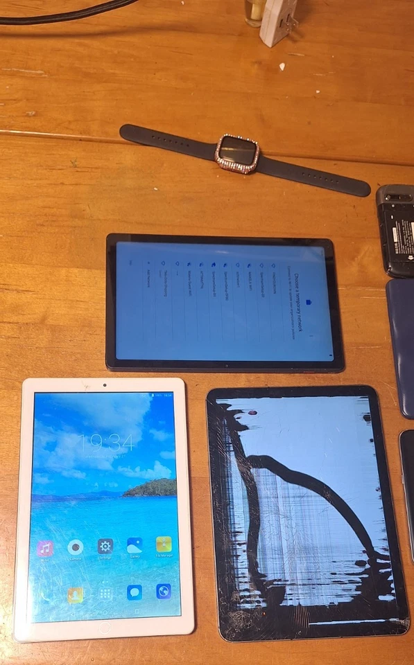 Lote de 20 piezas - Teléfonos, Tablet, Reloj - Samsung, TLC, Apple, LG, ¡SOLO PIEZAS AZULES! Foto 2 de 4