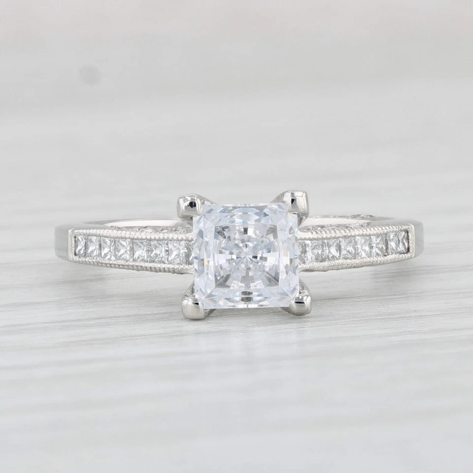 Nuevo anillo de compromiso Tacori de diamantes princesa de 0,39 quilates platino talla 6,5 Foto 2 de 4