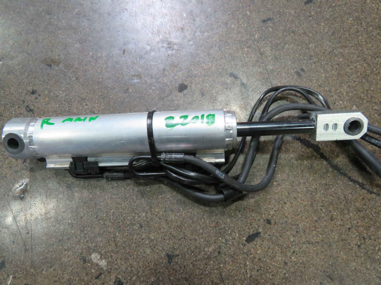 Maserati Granturismo Convertible, RH, Main Hydraulic Cylinder, P/N 83084200