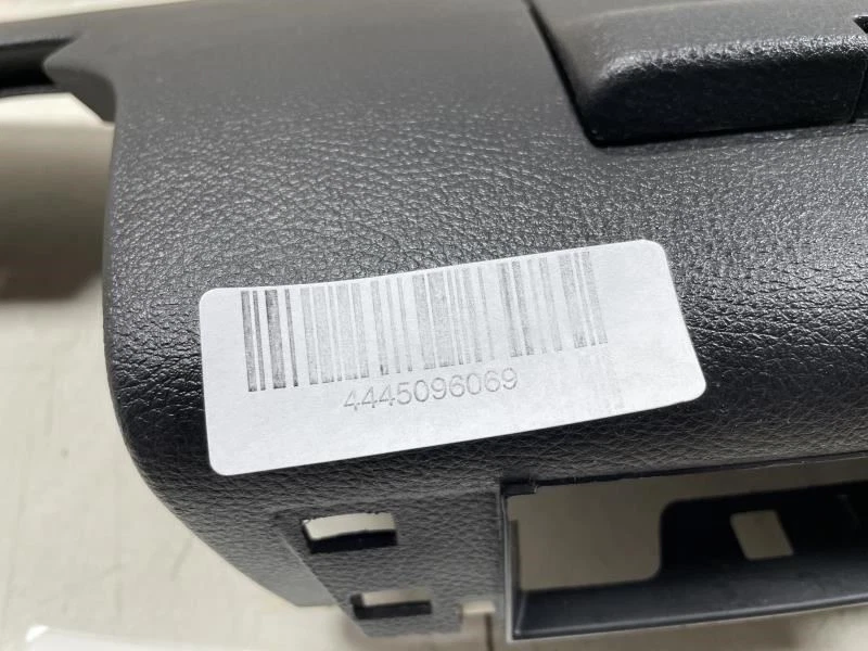 Mazda 6 2012 delantero izquierdo lado del conductor inferior tablero cubierta moldura OEM+ Foto 2 de 4