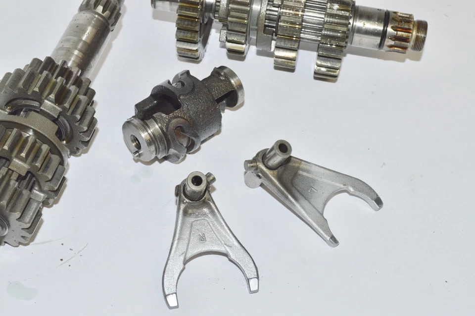 2004 Yamaha YZ250F YZF 250 Engine Motor Transmission Gear Drum Shaft Fork  - Image 3 of 3