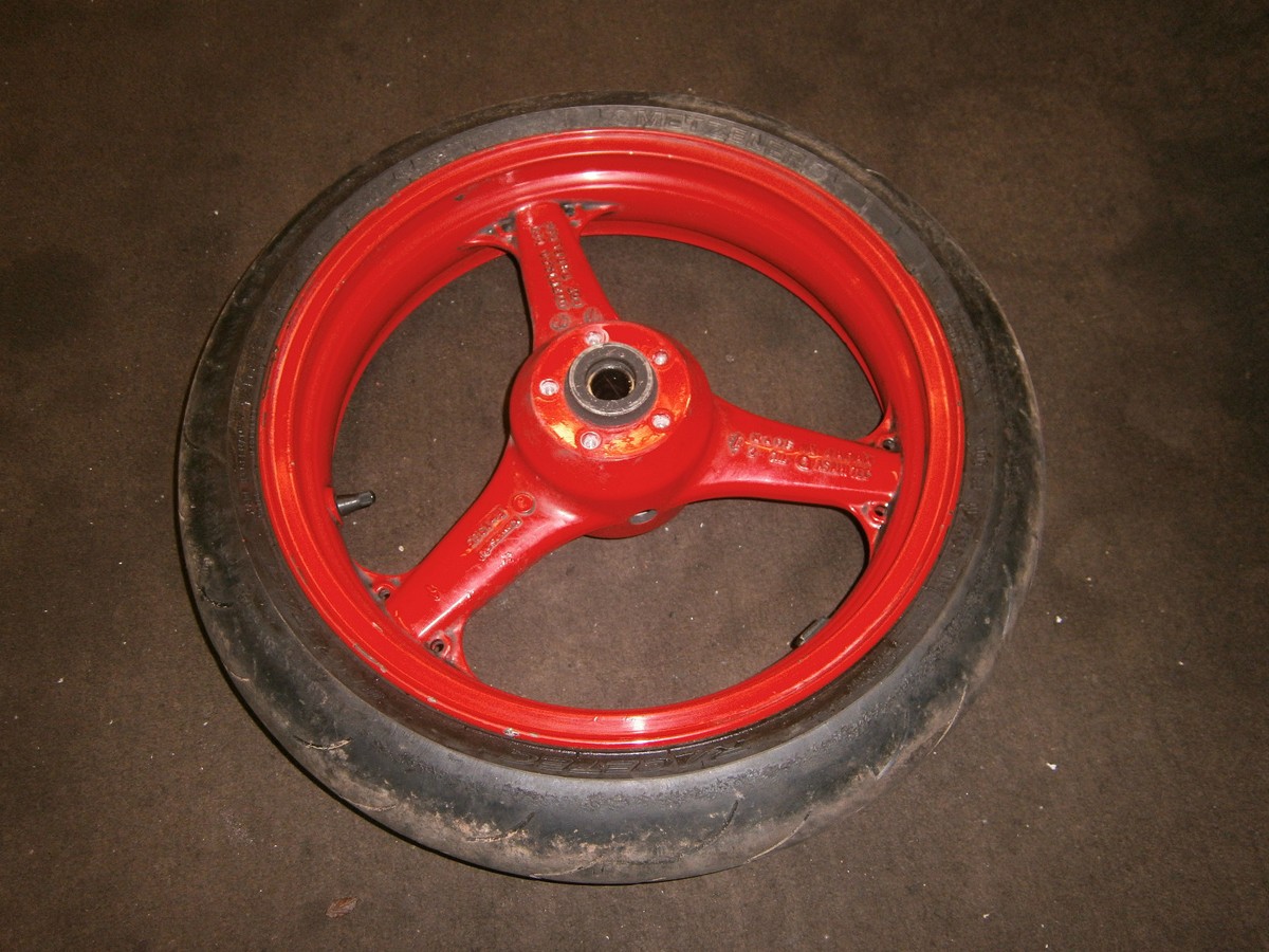 KAWASKI ZX-6 R ZX6R G/J 1998-00 front wheel hub & tyre 120 70 zr17