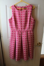 SZ 14 TAHARI ARTHUR LEVINE ROSE PINK BOX PLEAT GEO PRINT DRESS CUT OUTS ON BACK