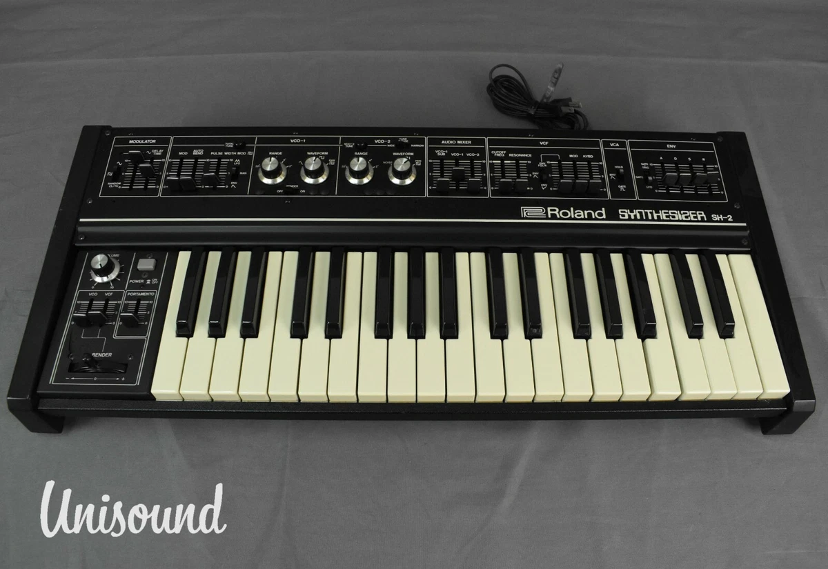 Roland SH-2 Synthesizer in Very Good condition