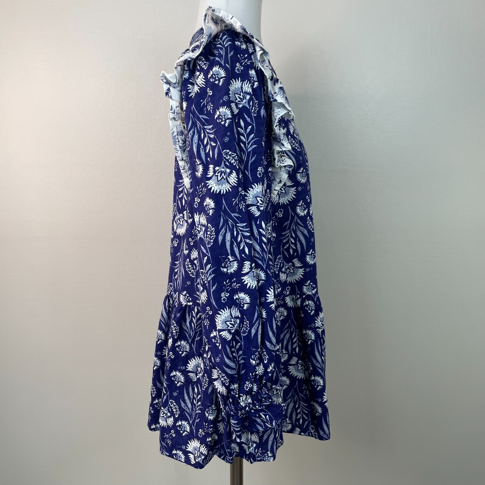 Universal Thread Top Medium Blue White Floral Pep… - image 6