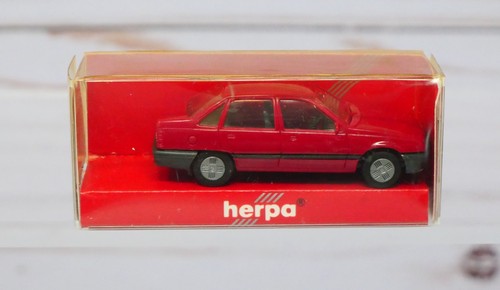 Herpa 020558, Opel Kadett Stufenheck sedán de 4 puertas, rojo, escala 1/87 HO | Zustand: New